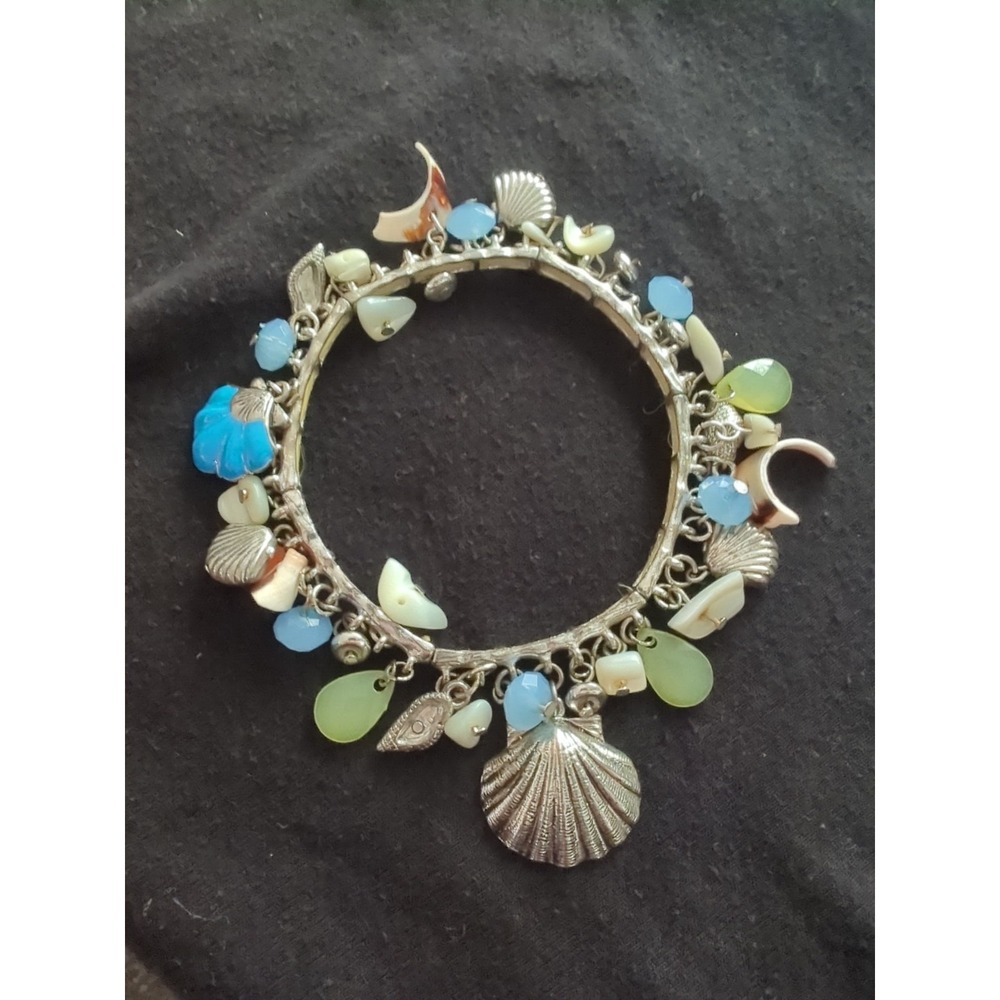 Vintage Stretch Bracelet‎ 6" Silvertone Variety Of Beads And Charms Beach Themed